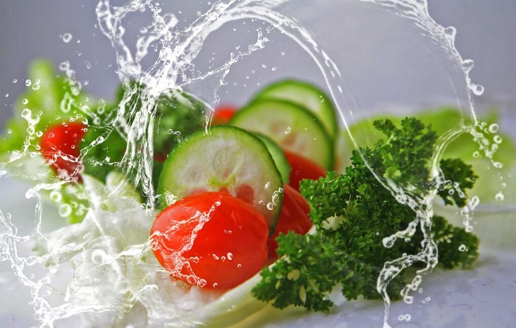 غذا و آب سالم عناصر مهمی هستند که برای کاهش وزن مورد نیاز هستند