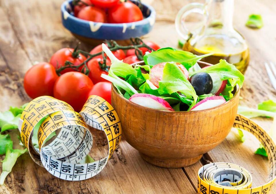 هنگام کاهش وزن در خانه، گنجاندن سبزیجات تازه در رژیم غذایی مفید است