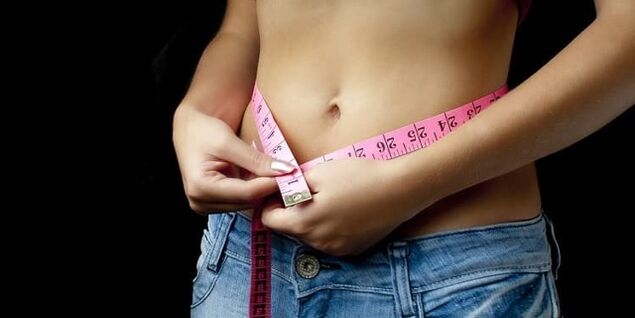 دختر لاغر پس از کاهش وزن در یک ماه