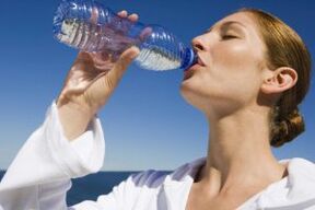 نوشیدن آب با رژیم غذایی تنبل